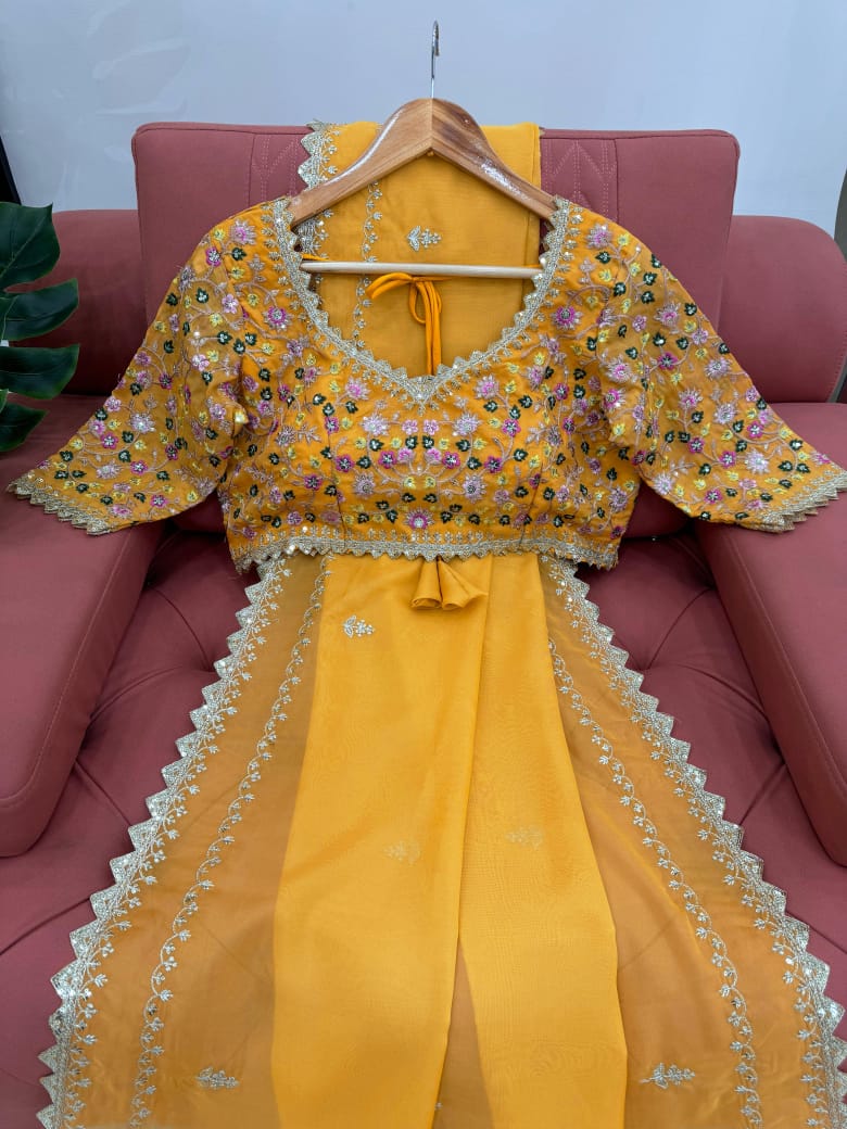 💖Beautifully Designer Sareee on Tibby silk Febric